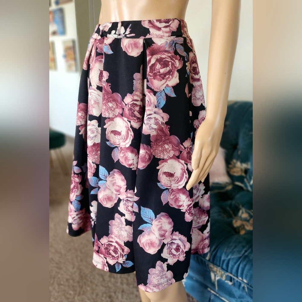 Chic Floral A-Line Skirt - Trendy Fashion Piece for Effortless Style